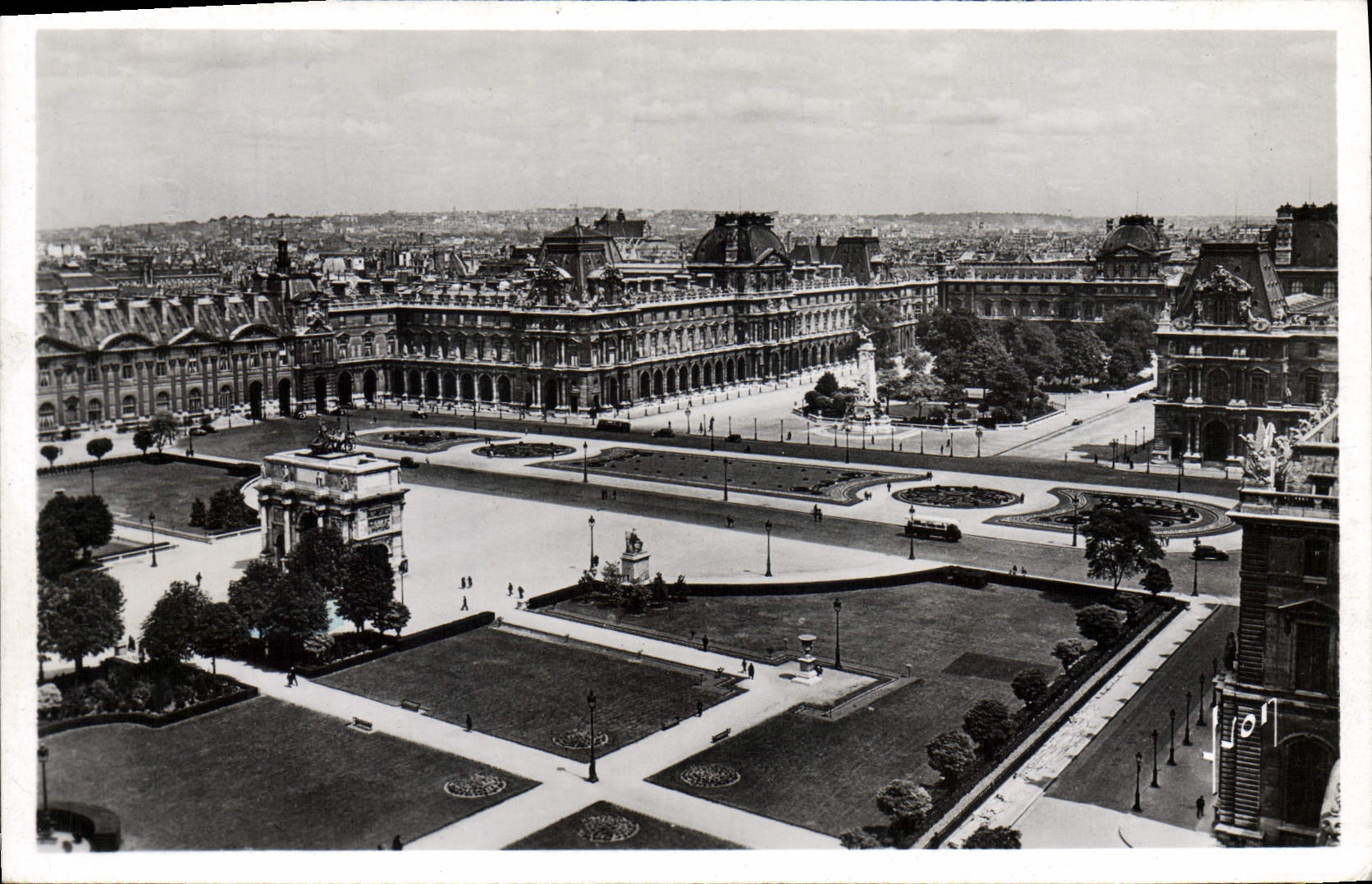 CPM Paris En Flanant Perspective sur la place du Carrousel