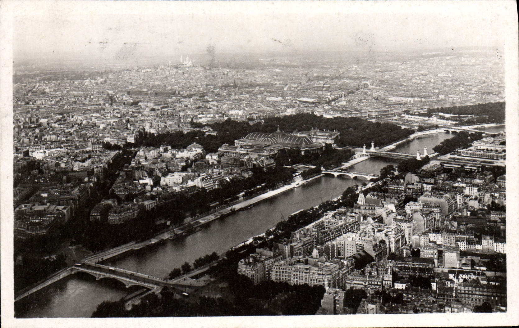 POSTAL MODERNA París mientras que da un paseo panorama en el Seine y el hillock de Montmartre