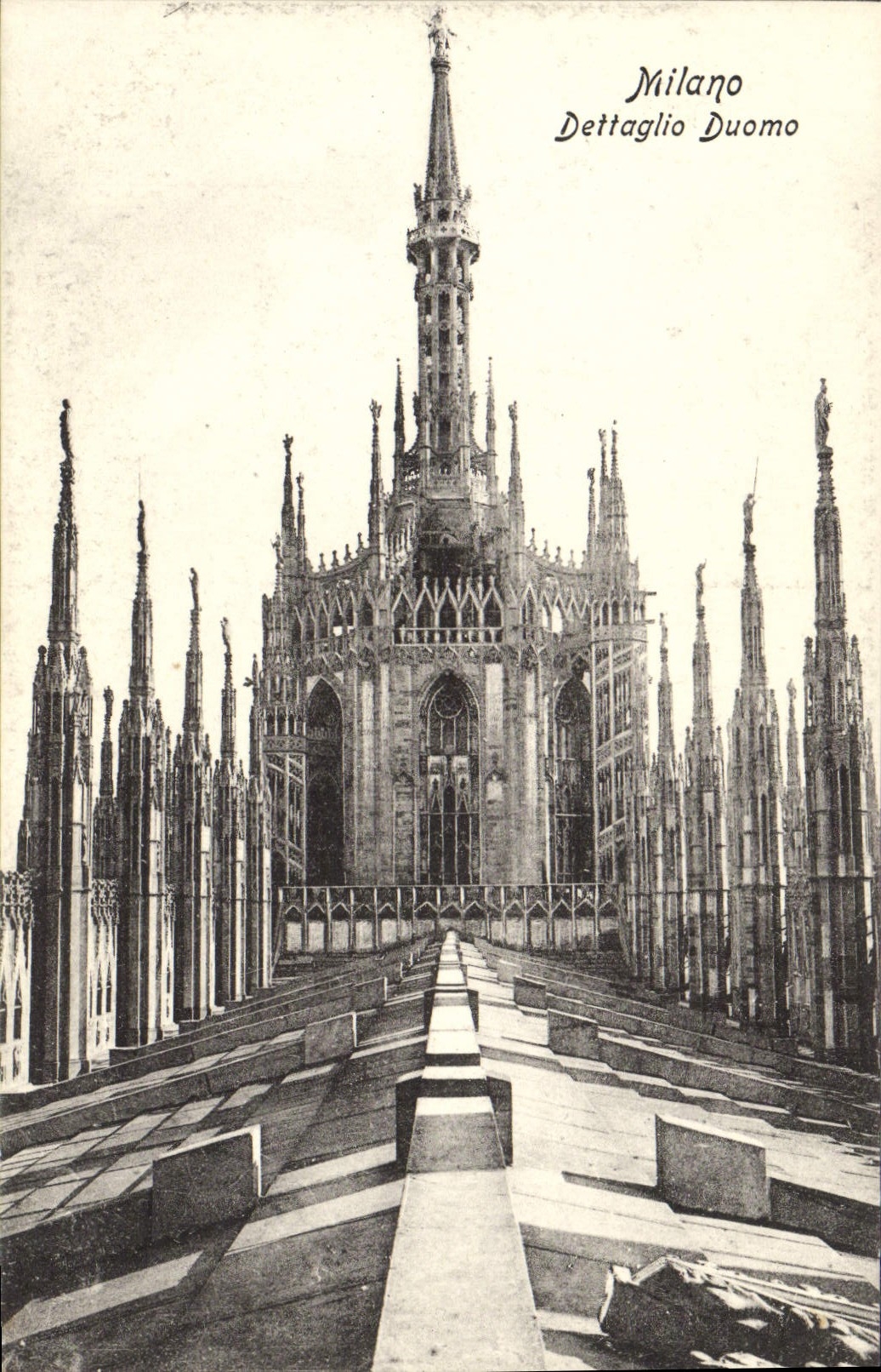 VINTAGE POSTCARD Milano Dettaglio Duomo
