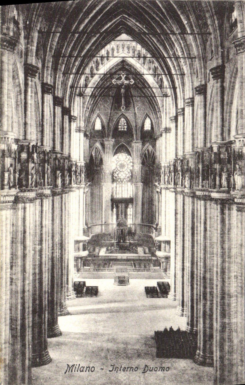 VINTAGE POSTCARD Milano Interno Duomo
