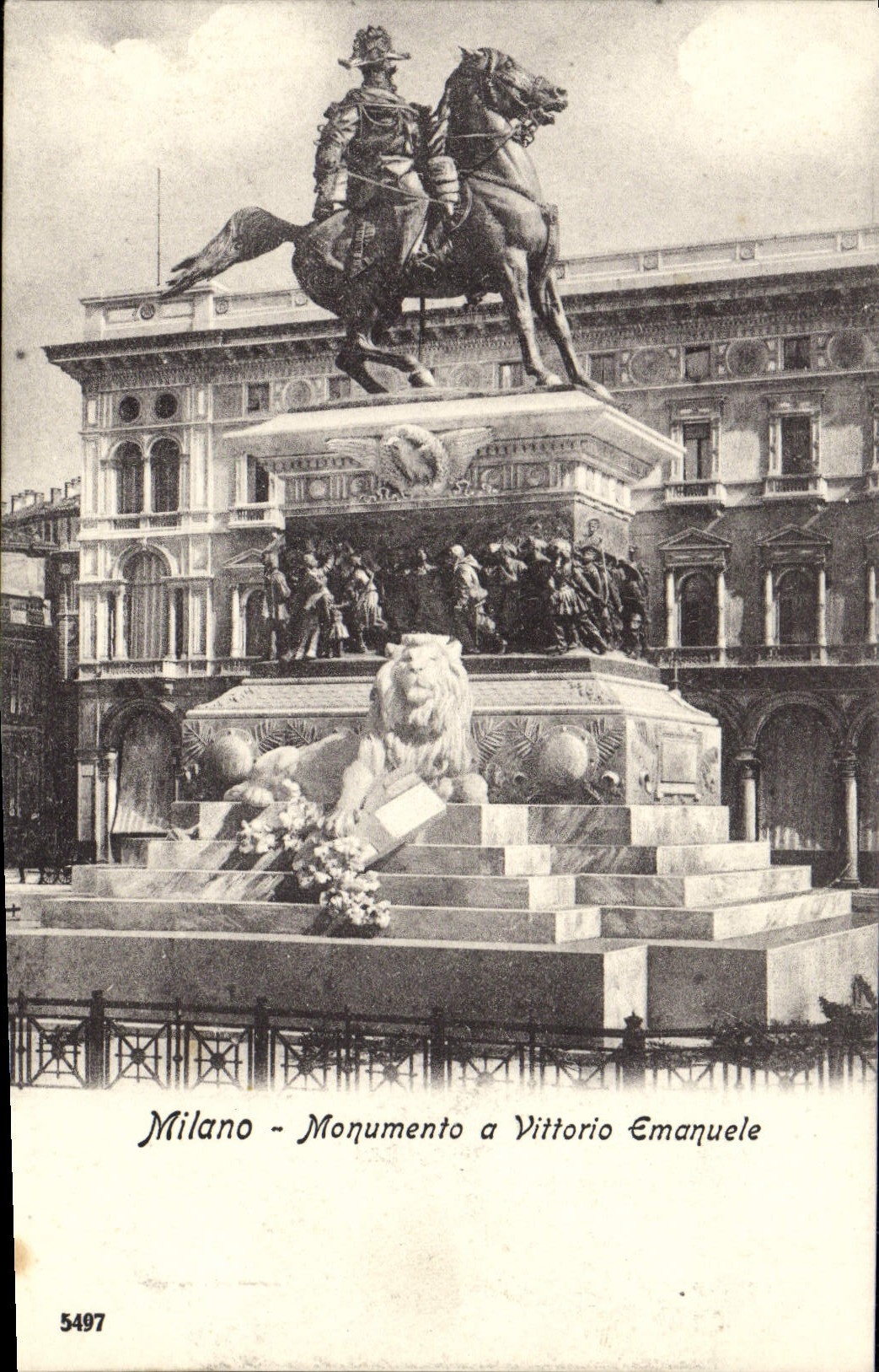 VINTAGE POSTCARD Milon Monumento has Vittorio Emanuele Lion
