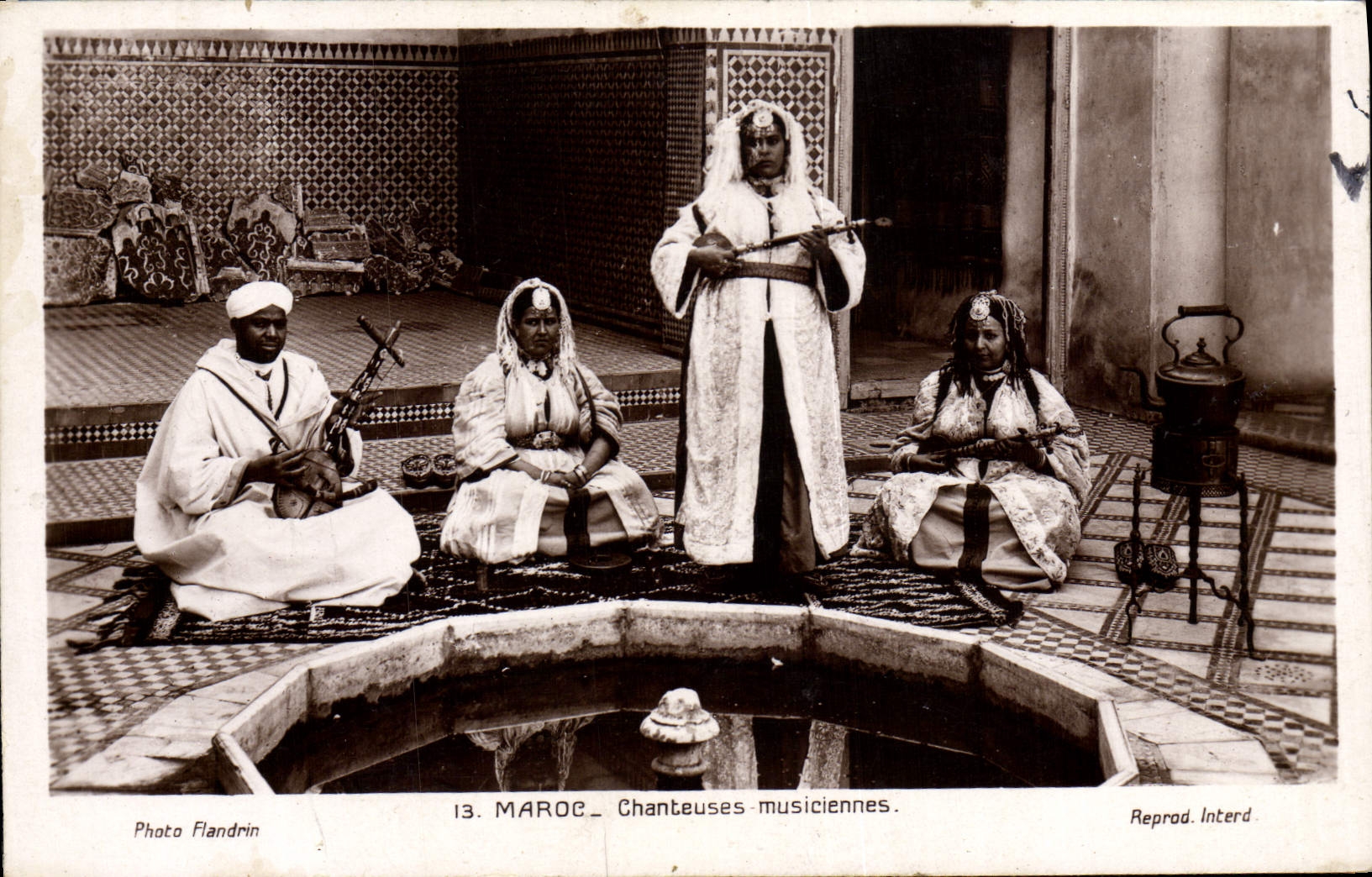 VINTAGE POSTCARD Morocco Musiciennes Singers