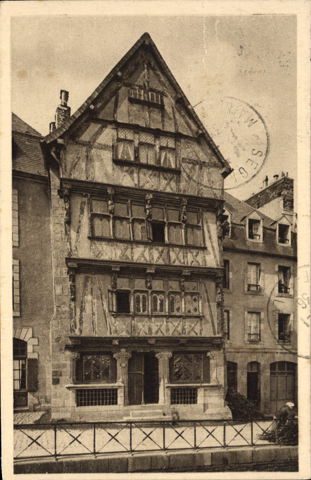 VINTAGE POSTCARD Morlaix House Of the Queen Anne