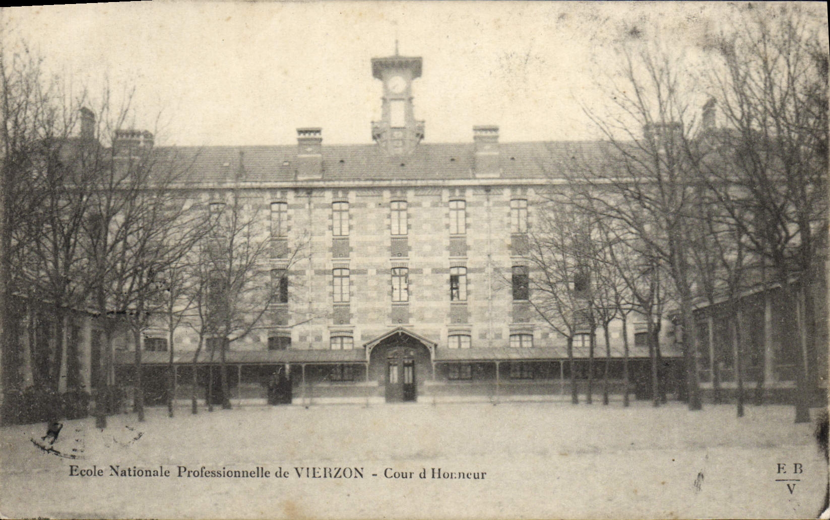 VINTAGE POSTCARD Vierzon Main courtyard professional National school