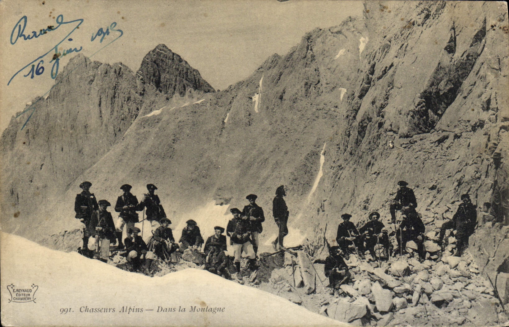 VINTAGE POSTCARD Alpine hunters In the Militaria mountain