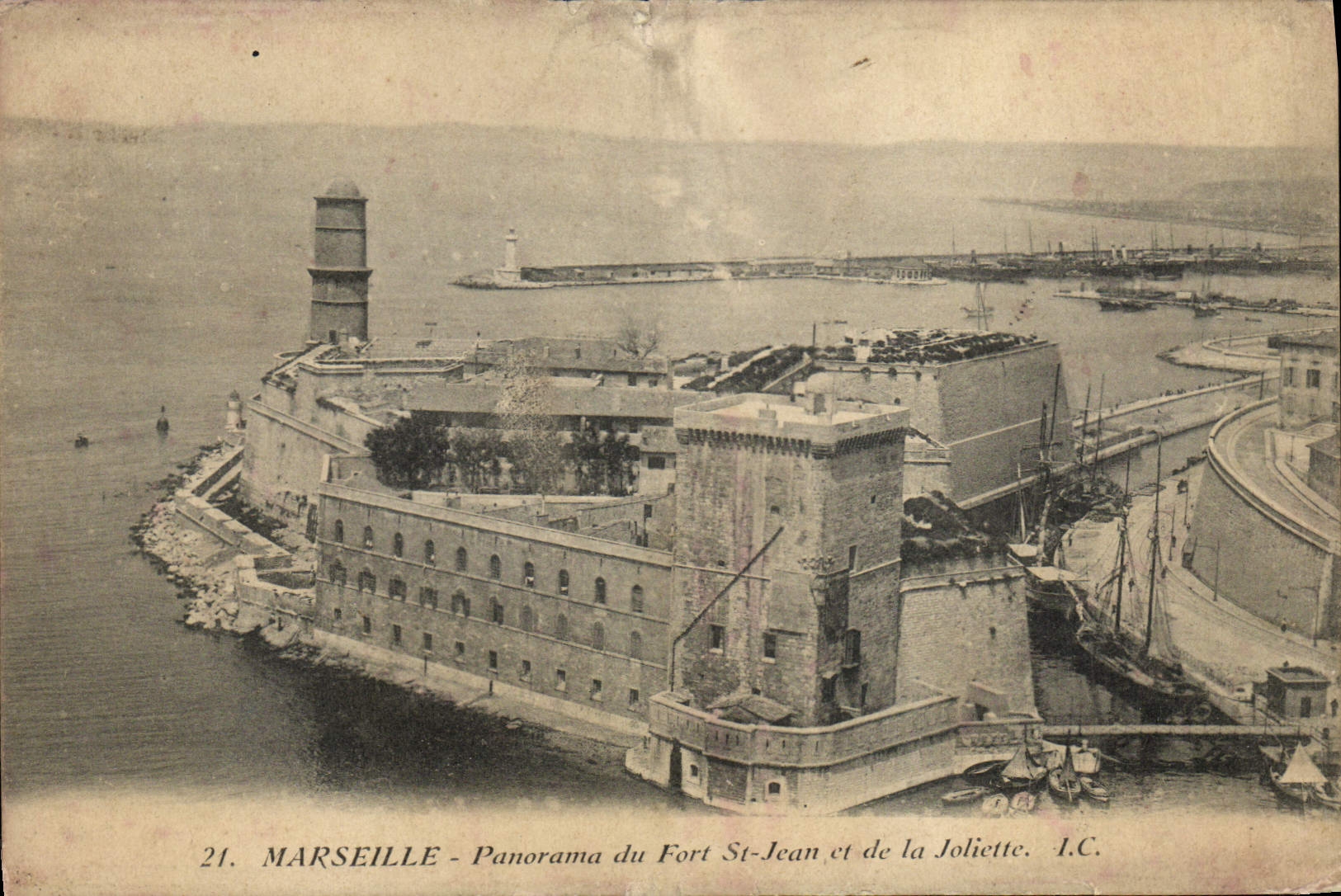 CPA Marseille Panorama du Fort St Jean et de la Joliette