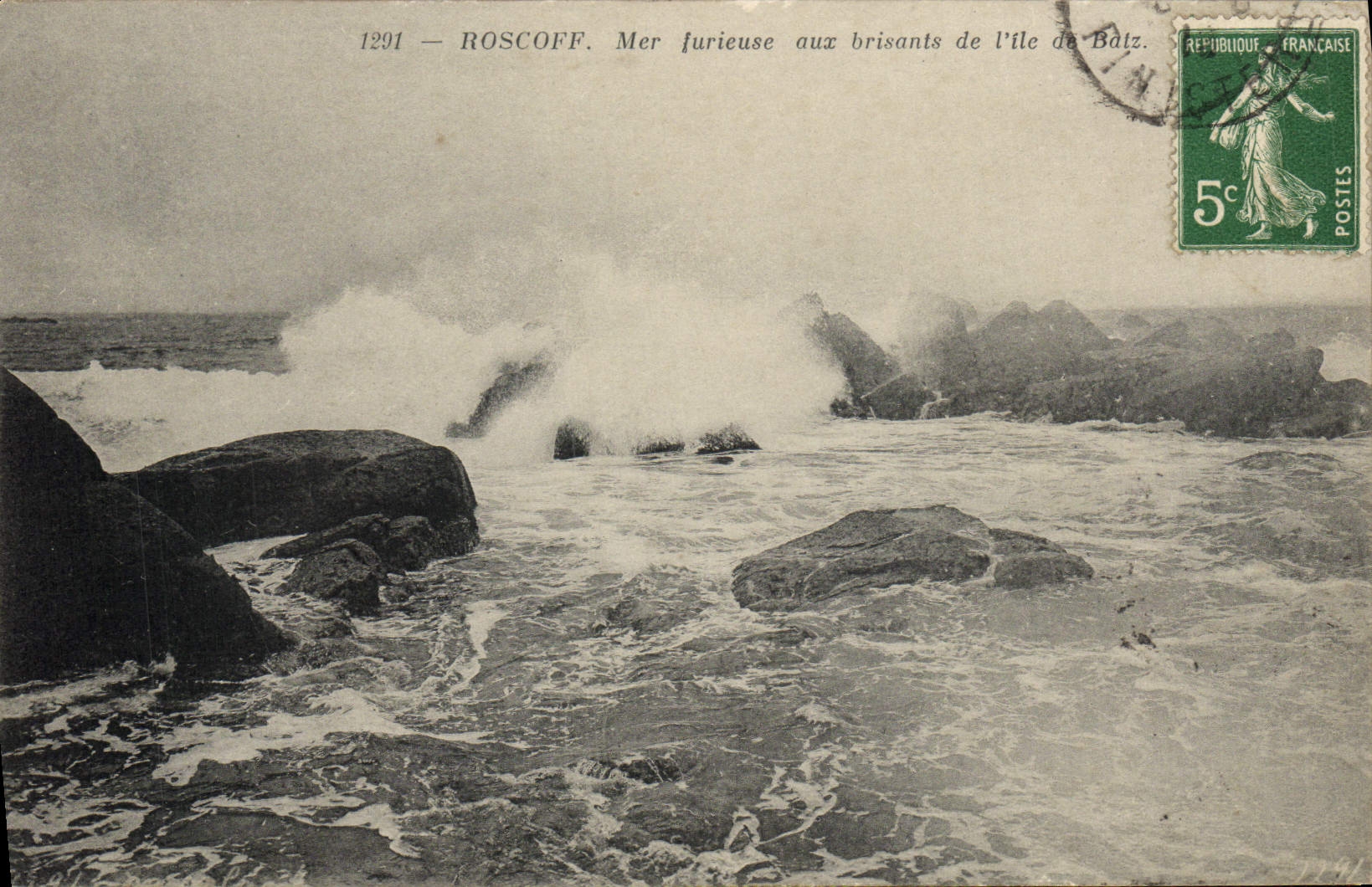 VINTAGE POSTCARD Roscoff furious Sea in Breaking island of Batz