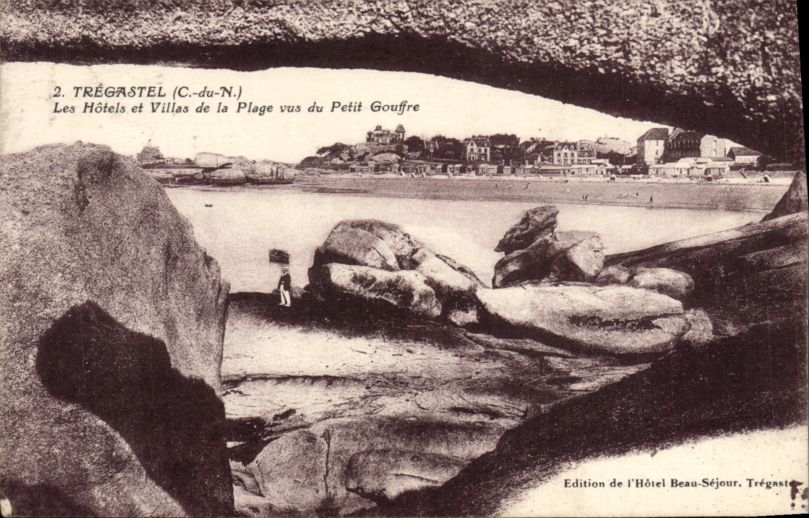 CPA Tregastel Les Hotels et Villas de la Plage vus du Petit Gouffre