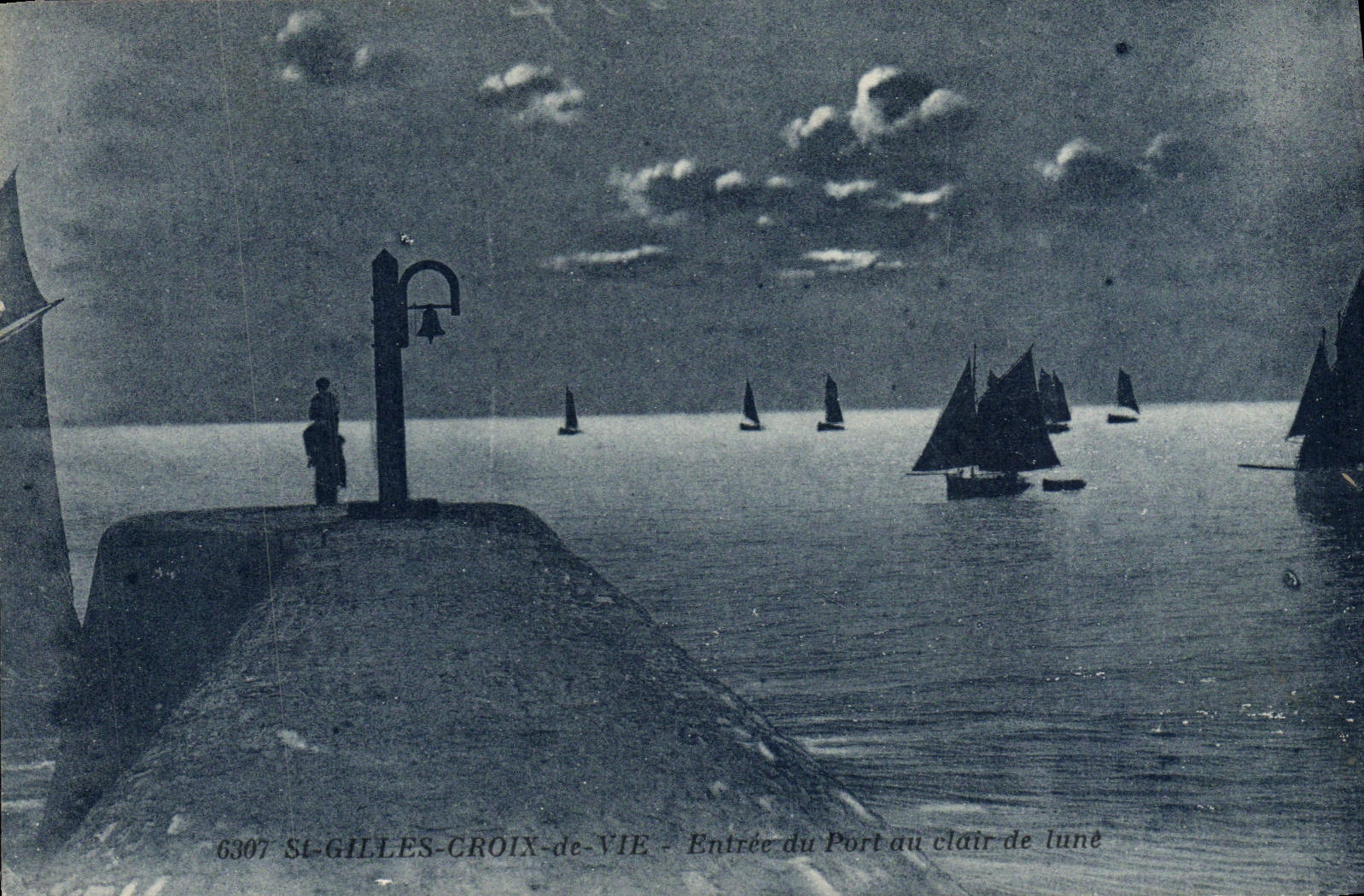 CPA St Gilles Croix de Vie Entree du port au clair de lune