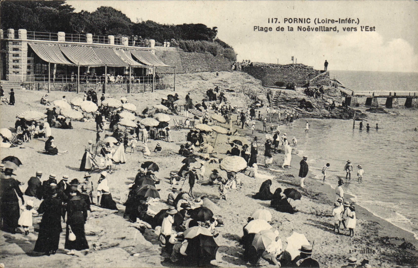 VINTAGE POSTCARD Pornic Beach of Noeveillard Towards the East
