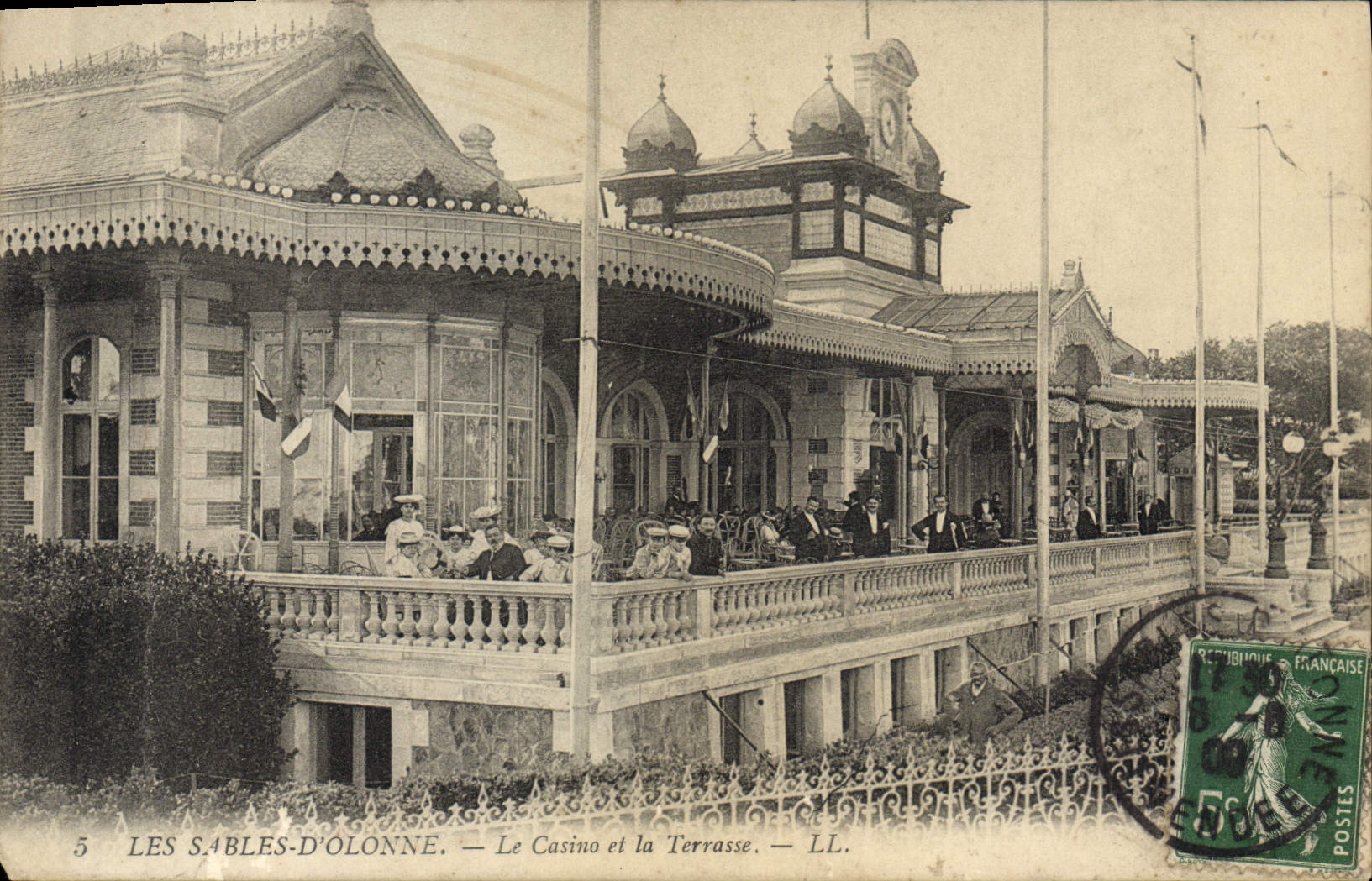POSTAL de la VENDIMIA Sables d'Olonne el casino y la terraza