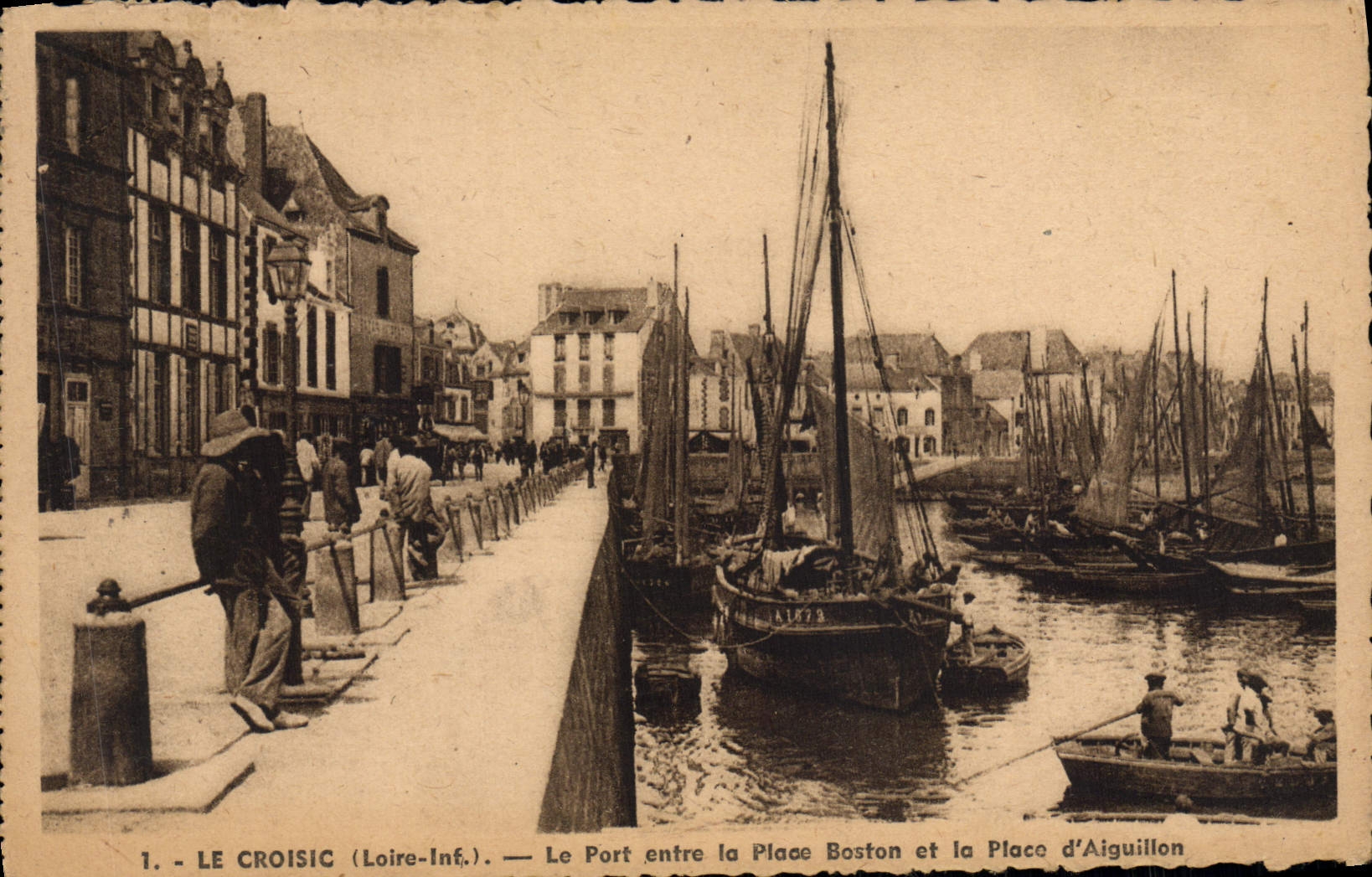 VINTAGE POSTCARD Croisic the Port enters the Boston Beach and the Place of Pivot Boats