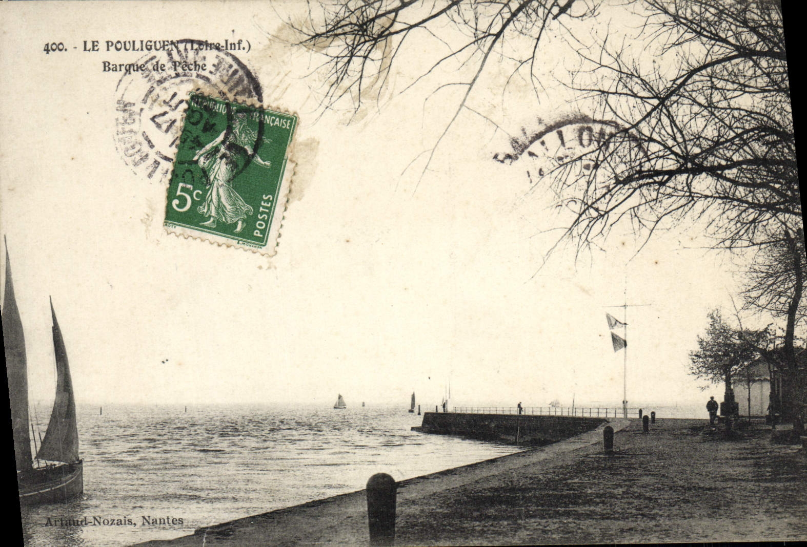 VINTAGE POSTCARD Pouliguen Small fishing boat