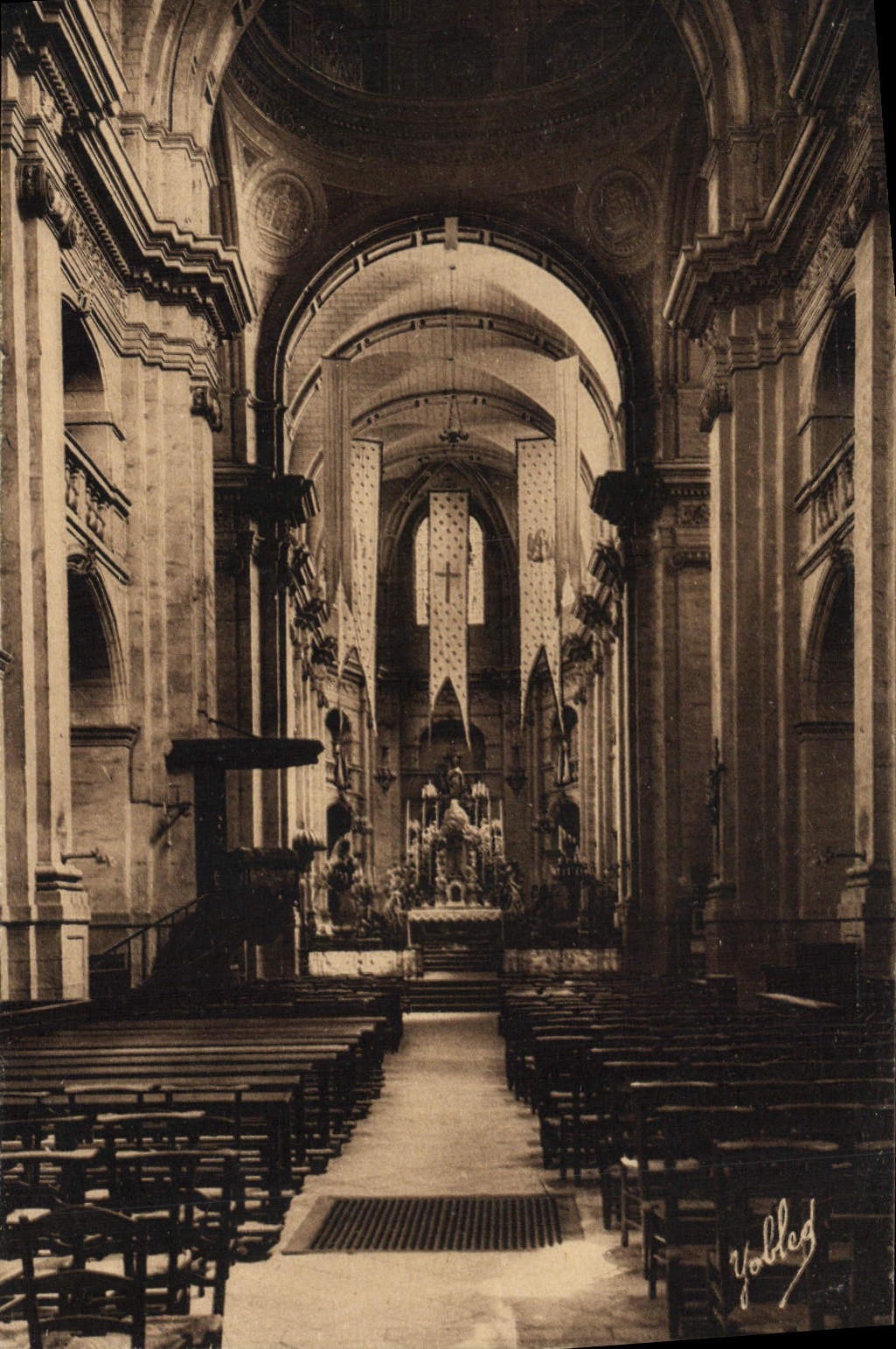 CPA Dax Interieur de la Cathedrale