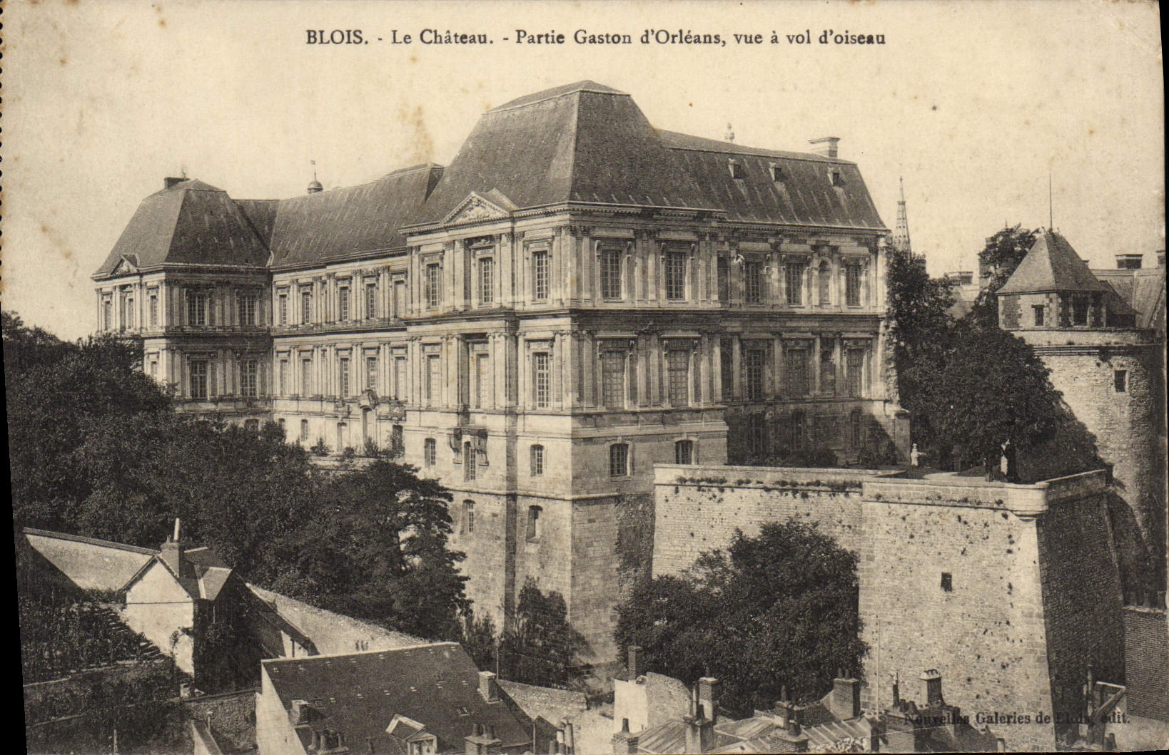 CPA Blois Le Chateau Partie Gaston d'Orleans Vue a Vol d'oiseau