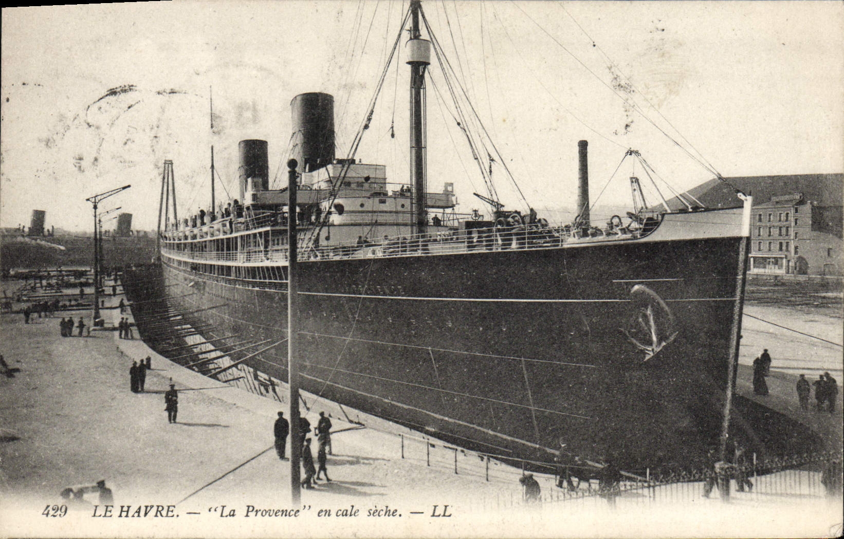 VINTAGE POSTCARD Le Havre Provence fixes Bateau cig of it