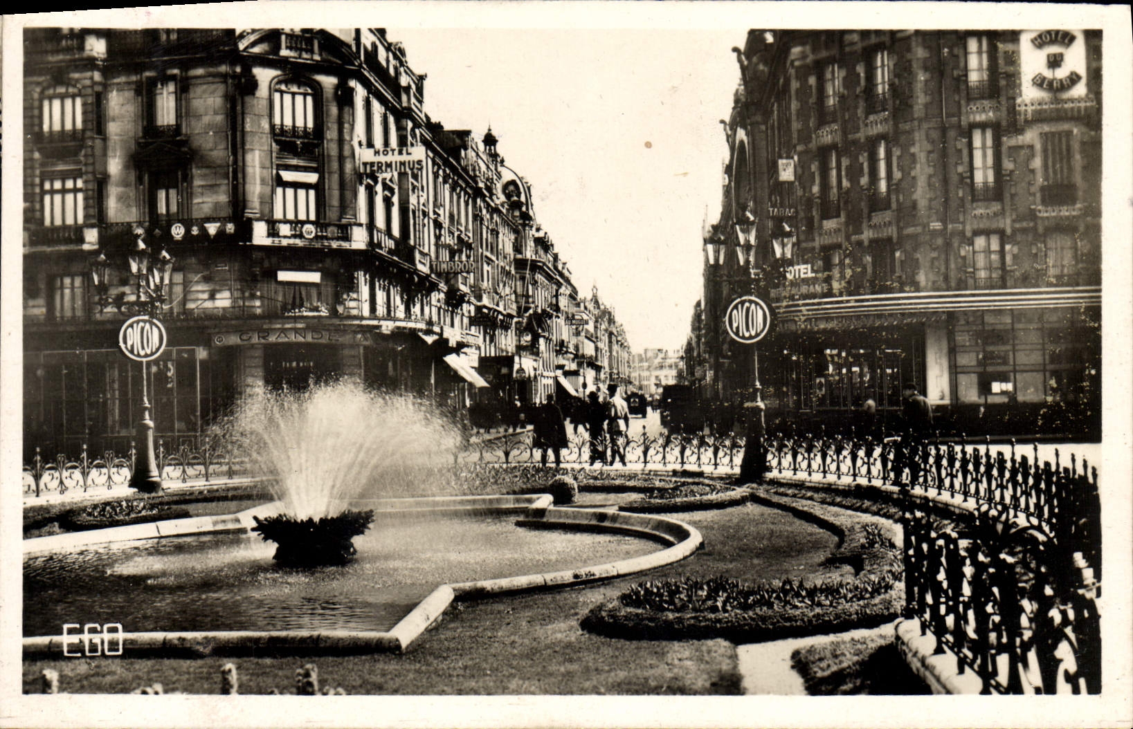 CPM Orleans Place de la Gare et Rue de la Republique