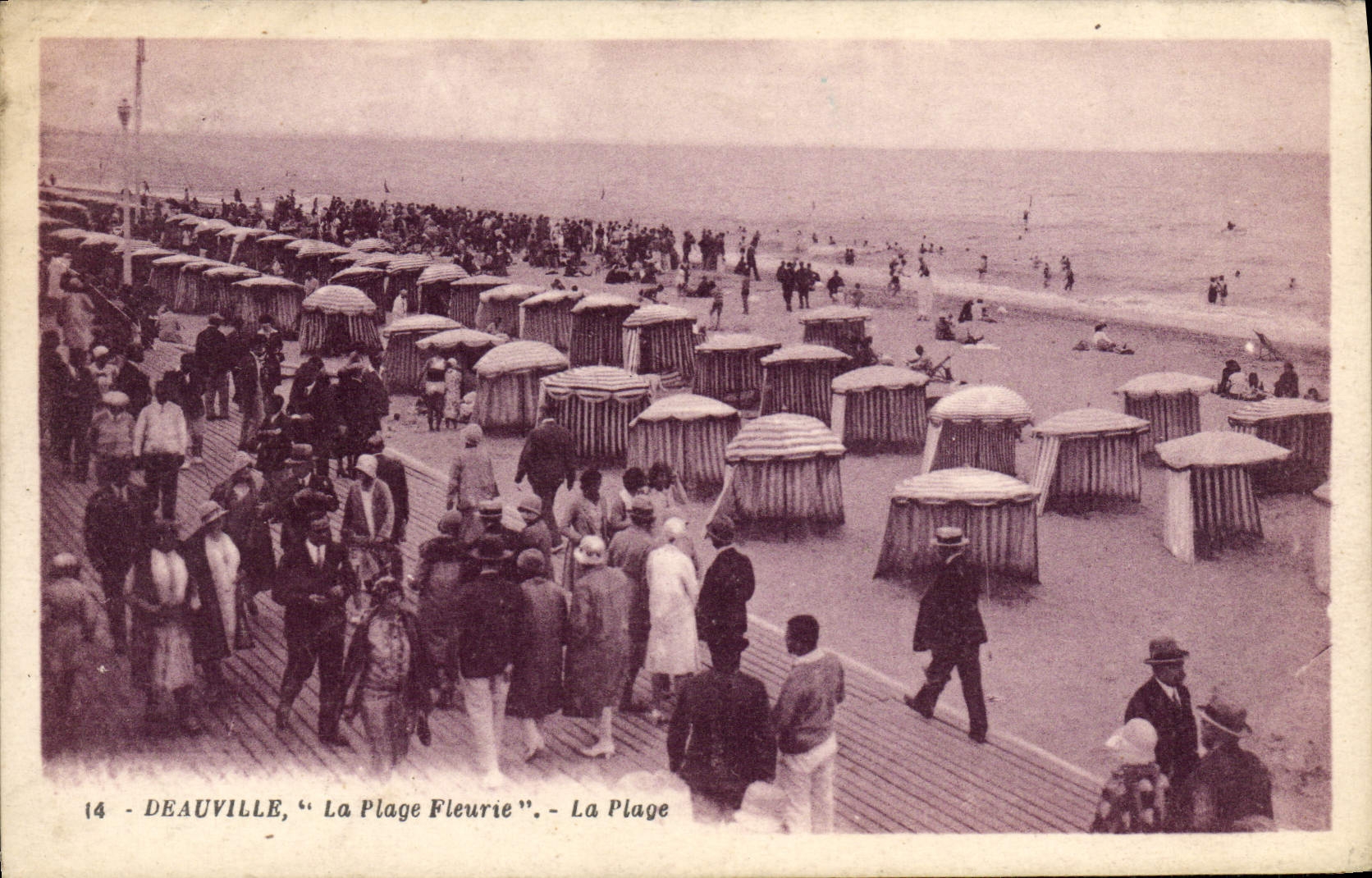POSTAL Deauville de la VENDIMIA la playa de Fleure la playa