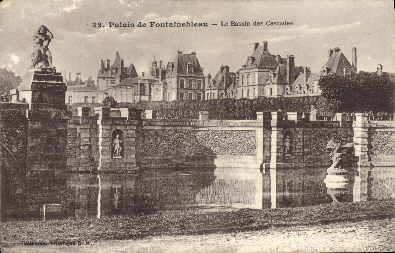 VINTAGE POSTCARD Palate of Fontainebleau the Basin of the Cascades