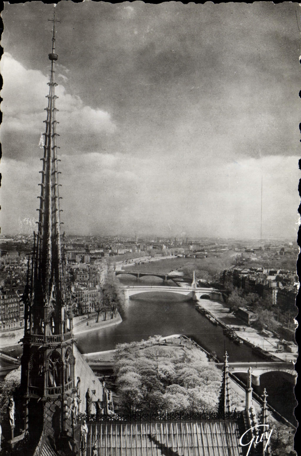 MODERN CARD Paris the Seine upstream of Notre Dame