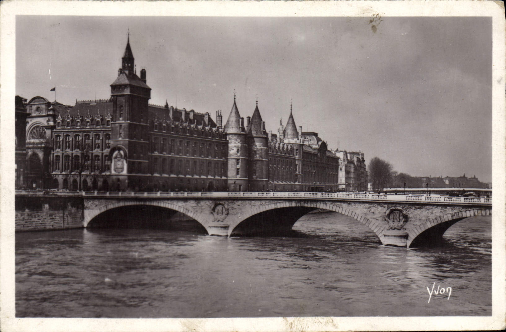 CPA Paris Le palais de justice et le pont au change