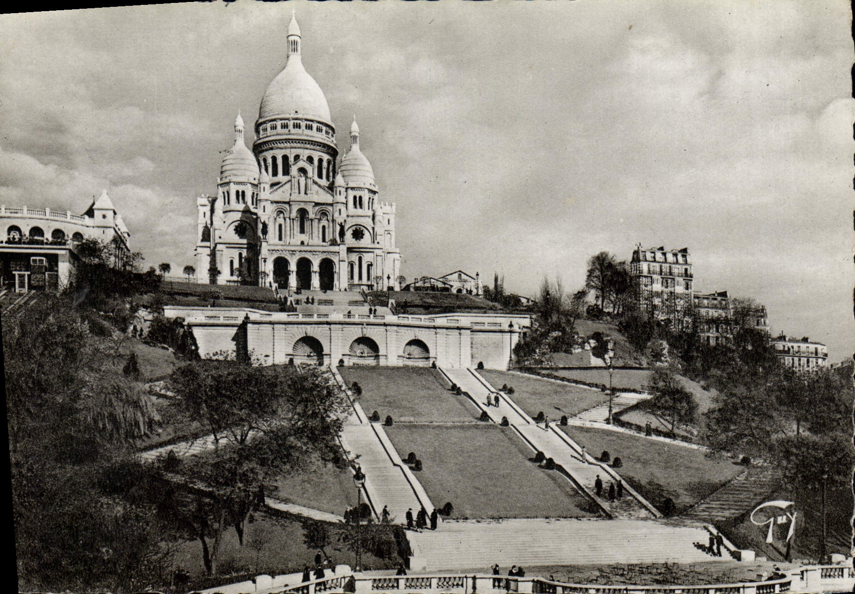 MODERN CARD Paris Basilica of the Sacring Montmartre Heart