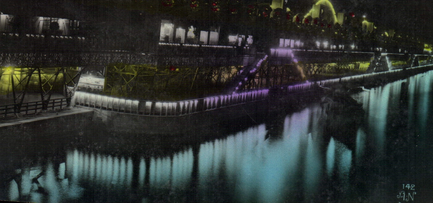 CPA Paris Exposition des Arts Decoratifs Vue de nuit