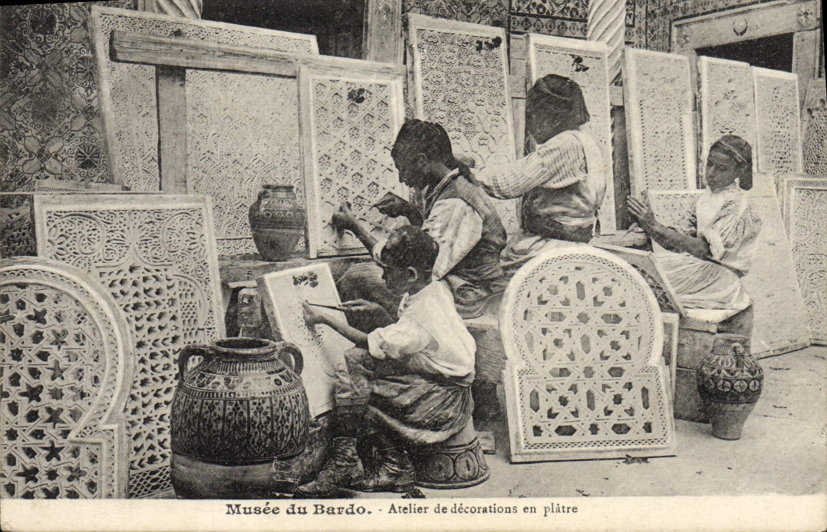 Museo de la POSTAL de la VENDIMIA del taller de Bardo de decoraciones fuera del yeso