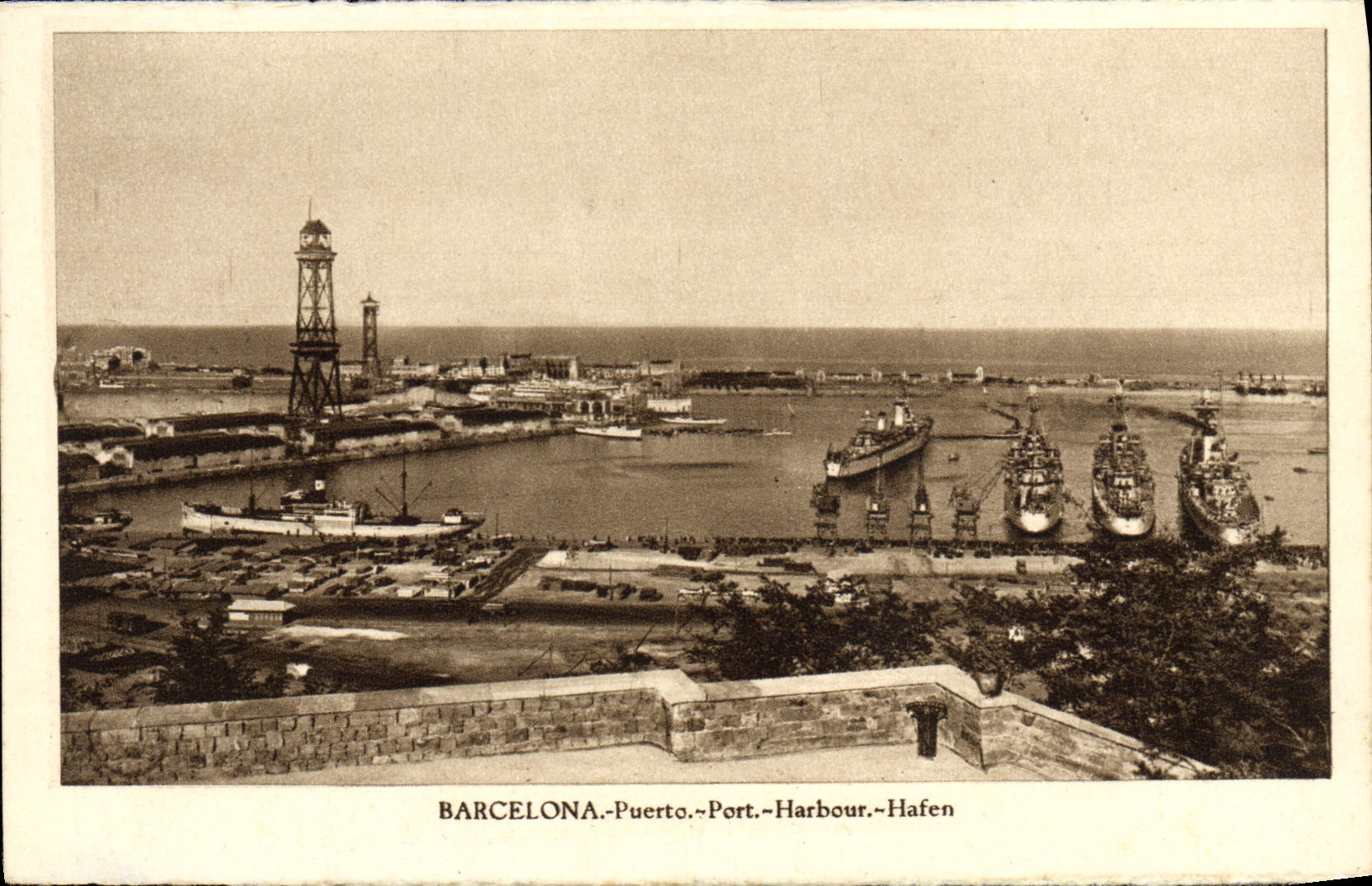 Barcos portuarios de Hafen del puerto de Barcelona Puerto de la POSTAL de la VENDIMIA