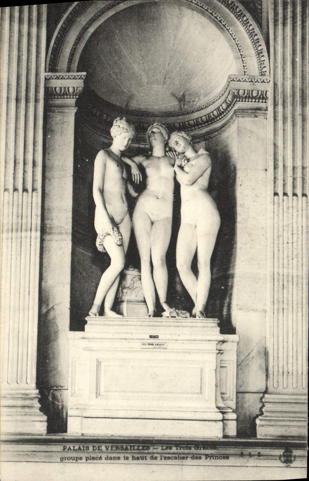 CPA Palais De Versailles Les Trois Graces 