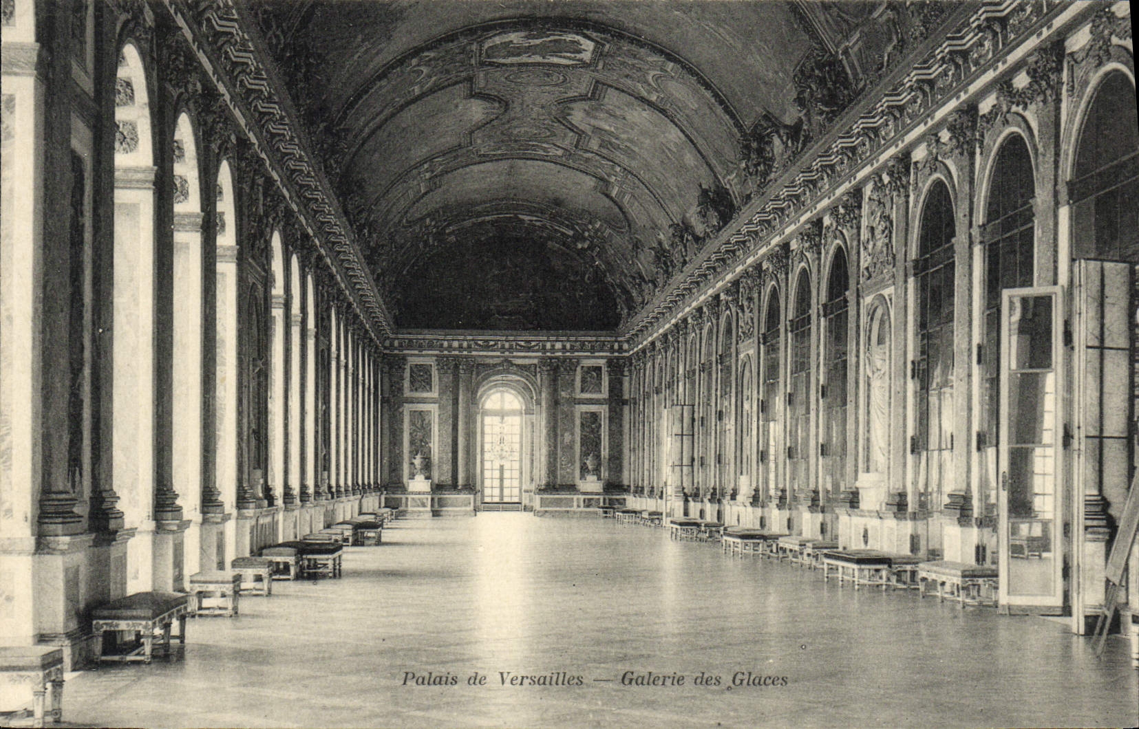 VINTAGE POSTCARD Palate Of Versailles Gaterie Of the Ices