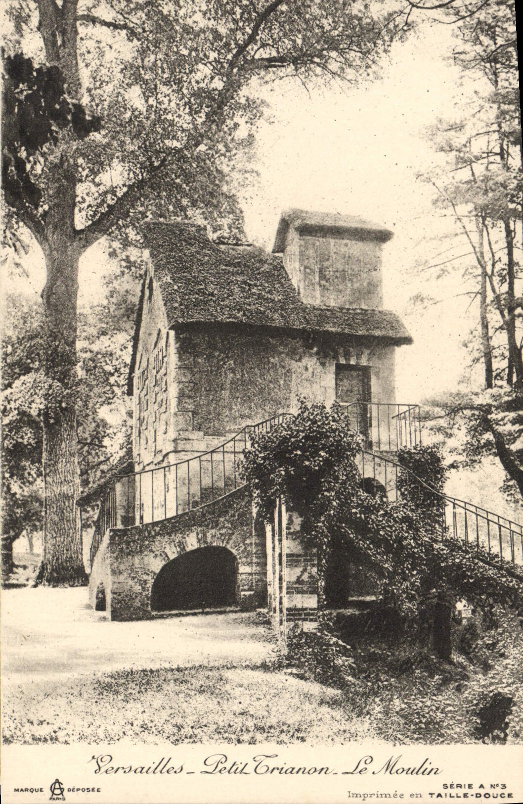 CPA Versailles Petit Trianon Le Moulin