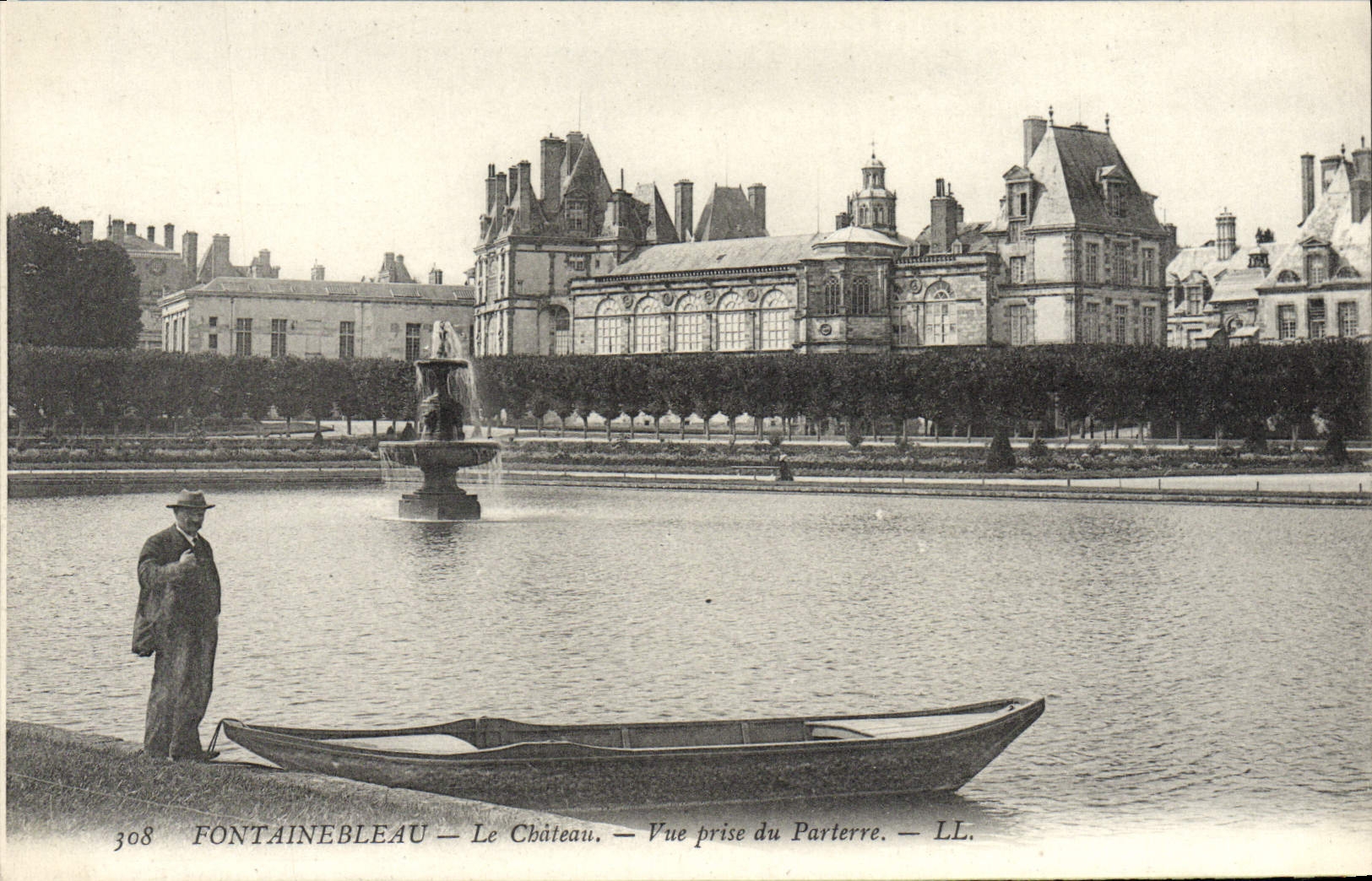 VINTAGE POSTCARD Fontainebleau the Castle Seen from Of the Floor