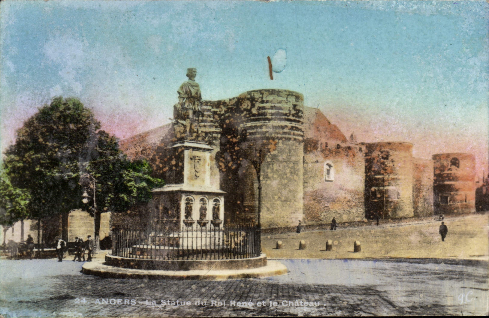 CPA Angers Statue Du Roi Rene Et Le Chateau