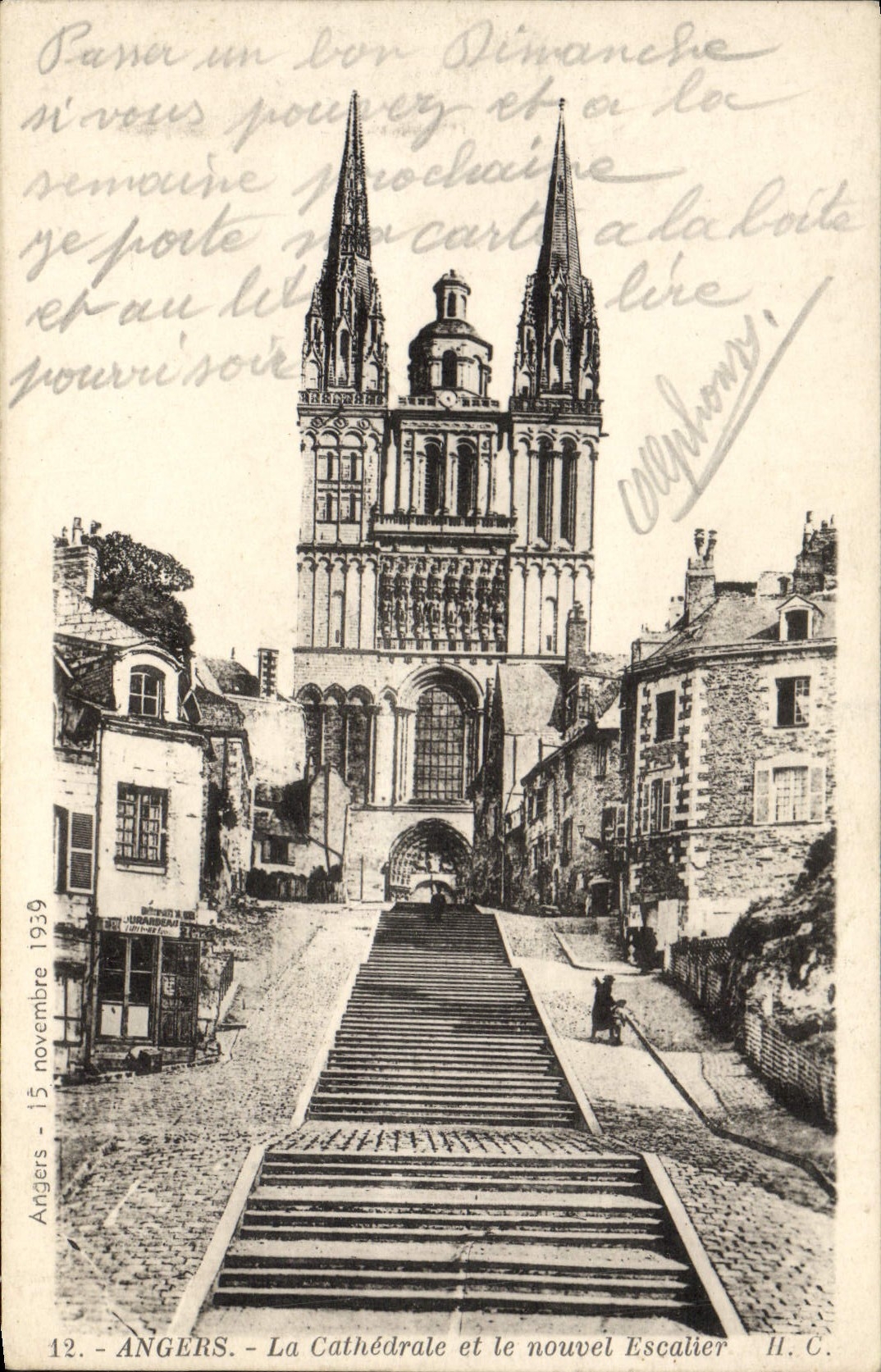 La POSTAL de la VENDIMIA encoleriza la catedral y la nueva escalera