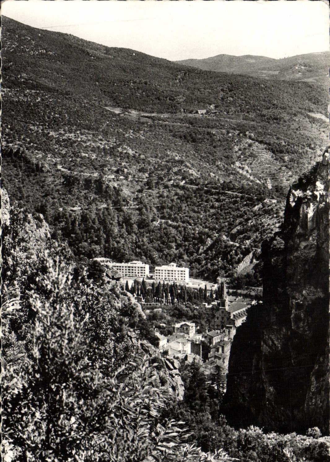 MODERN CARD Amelie Les Bains Pearl Of the Pyrenees Seen of the throats of Mondony
