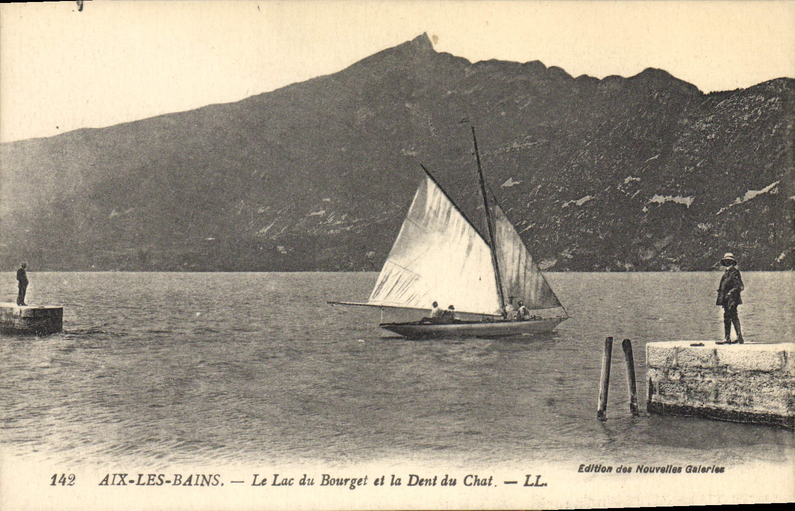 CPA Aix Les Bains Le Lac Du Bourget Et La Dent Du Chat
