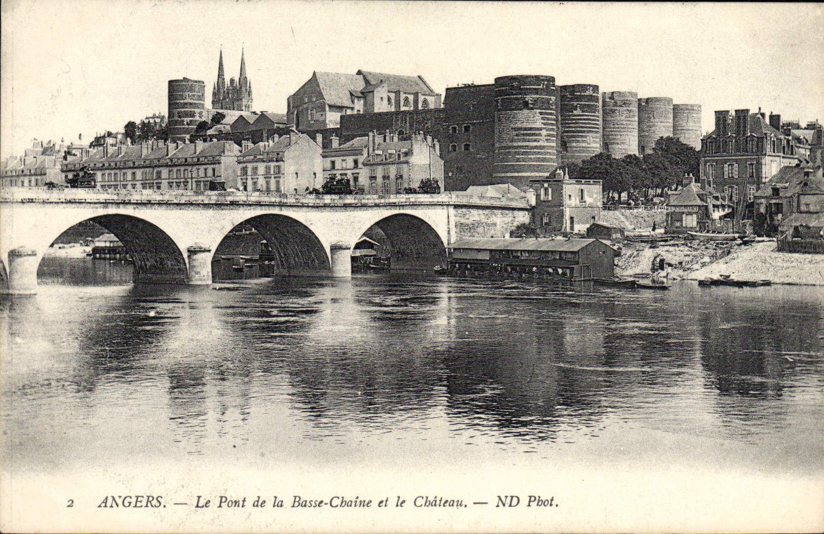 CPA Angers Le pont de la Basse Chaine et le chateau