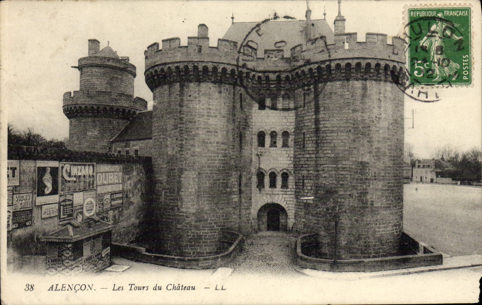 CPA Alencon Les tours du chateau