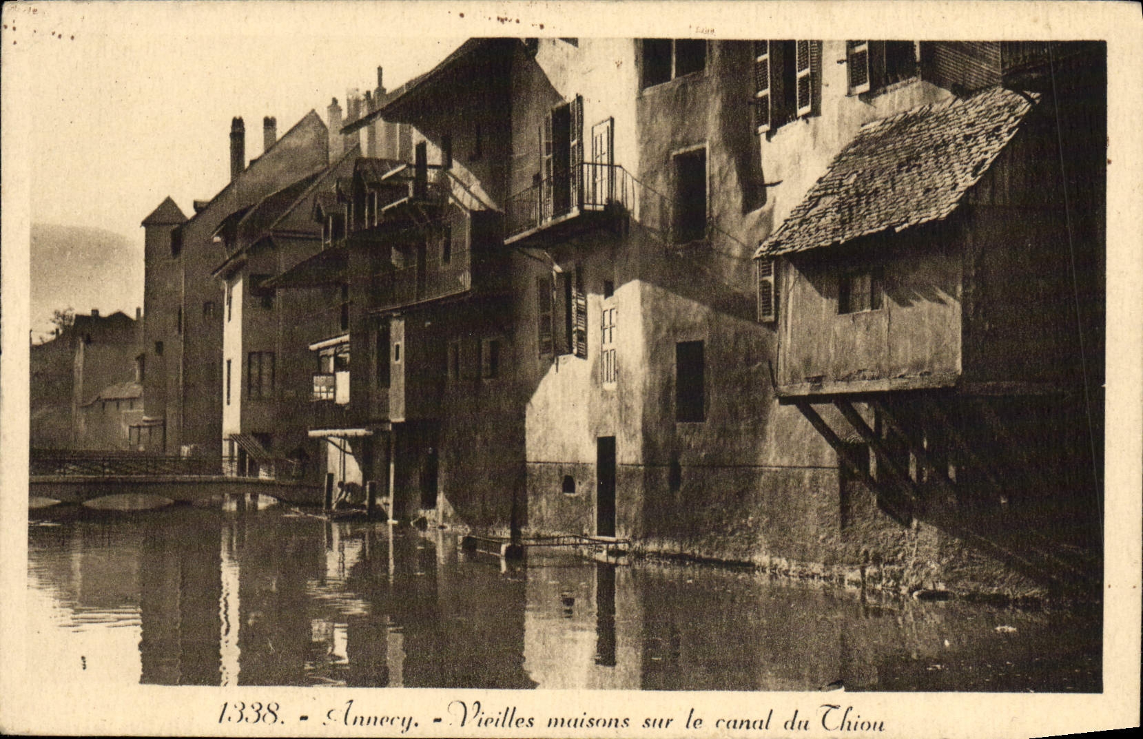CPA Annecy Vieilles Maisons Sur Le Canal Du Thiou