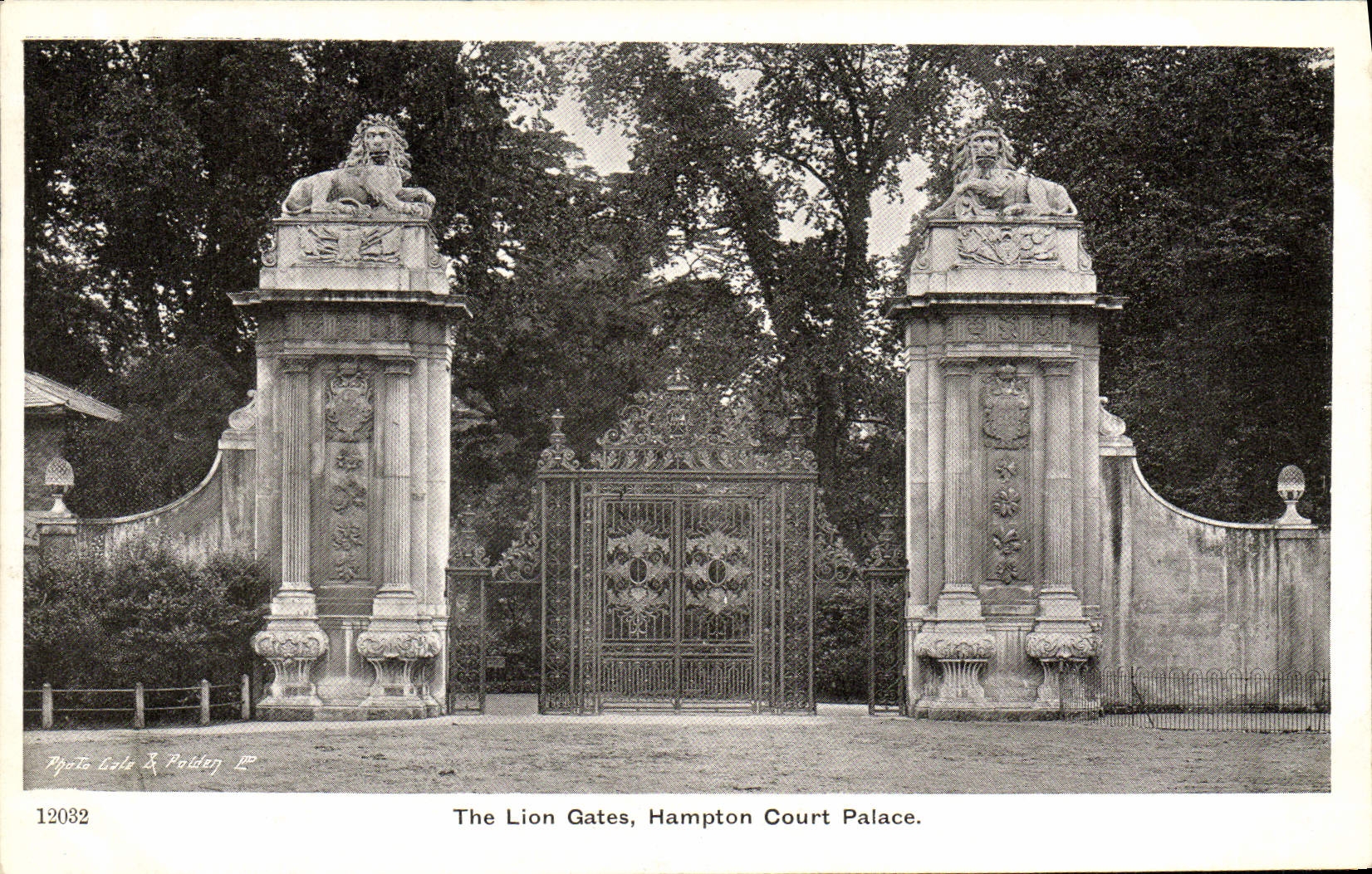 POSTAL de la VENDIMIA el hotel luxe del De del Hampton Court de los escombros del león