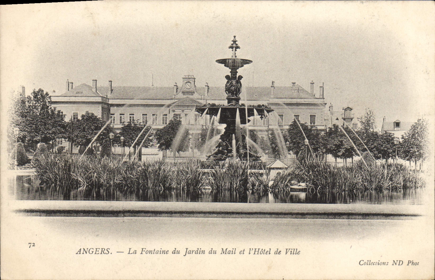 CPA Angers La Fontaine du Jardin du Mail et L'Hotel de Ville