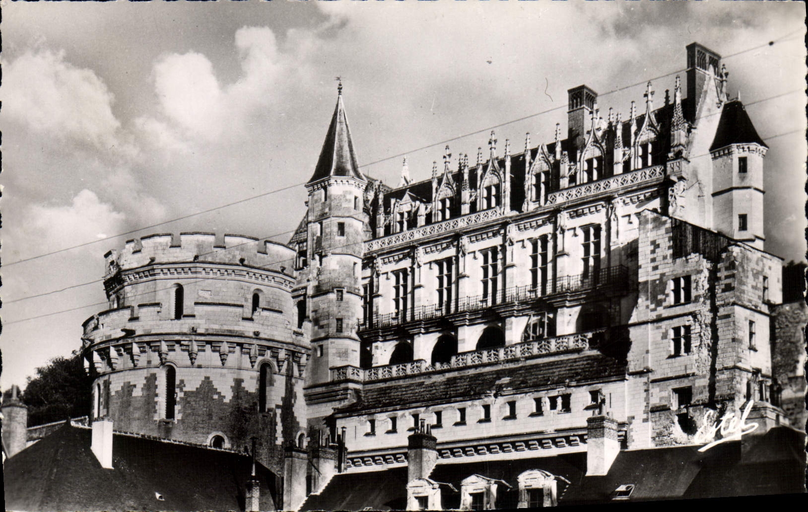 CPM Le Chateau d'Amboise La Tour des Minimes et le Logis du Roi