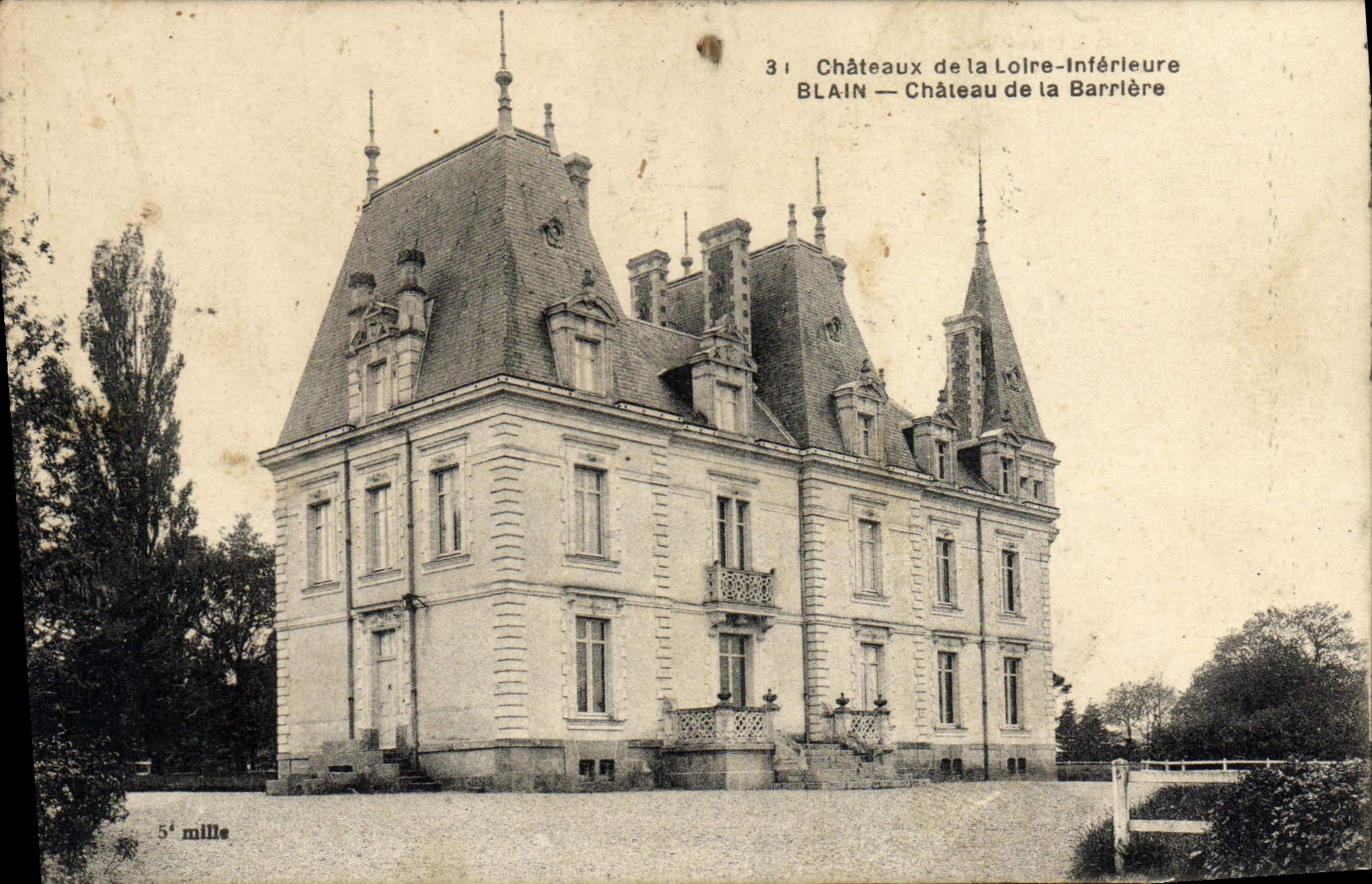 Castillo interior de la ampolla de Loire ch4ateau de la POSTAL de la VENDIMIA de la barrera