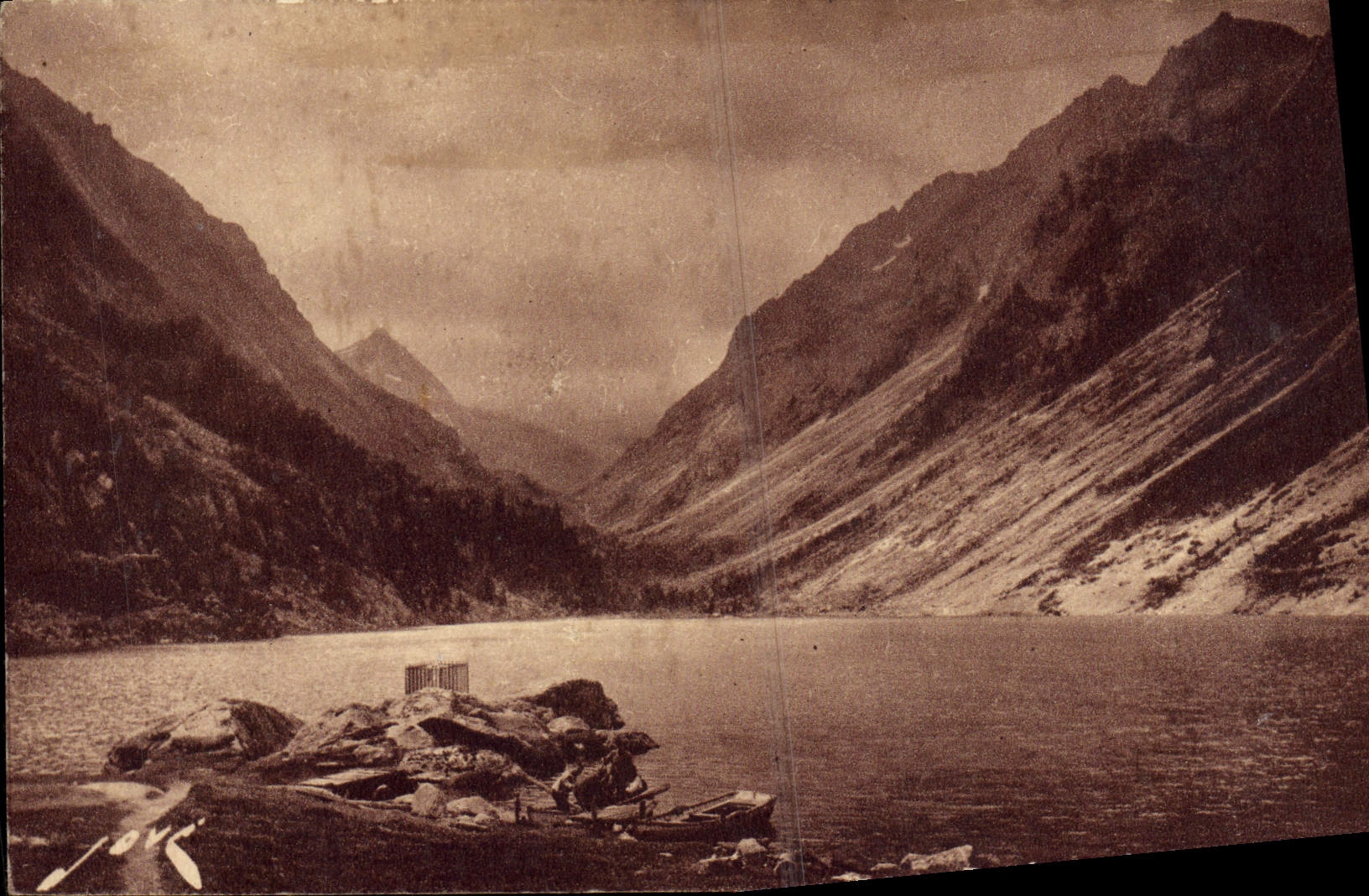 CPA Cauterets environs Le lac de Gaube Au fond Le Vignemale