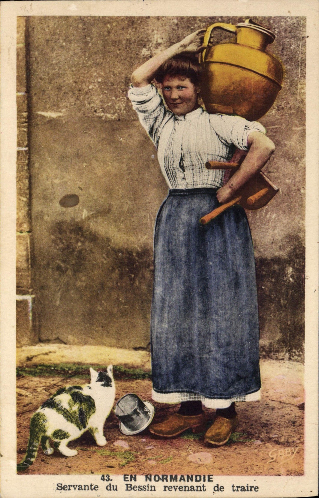 CPA En Normandie Servante du Bessin Revenant de Traire Chat Folklore