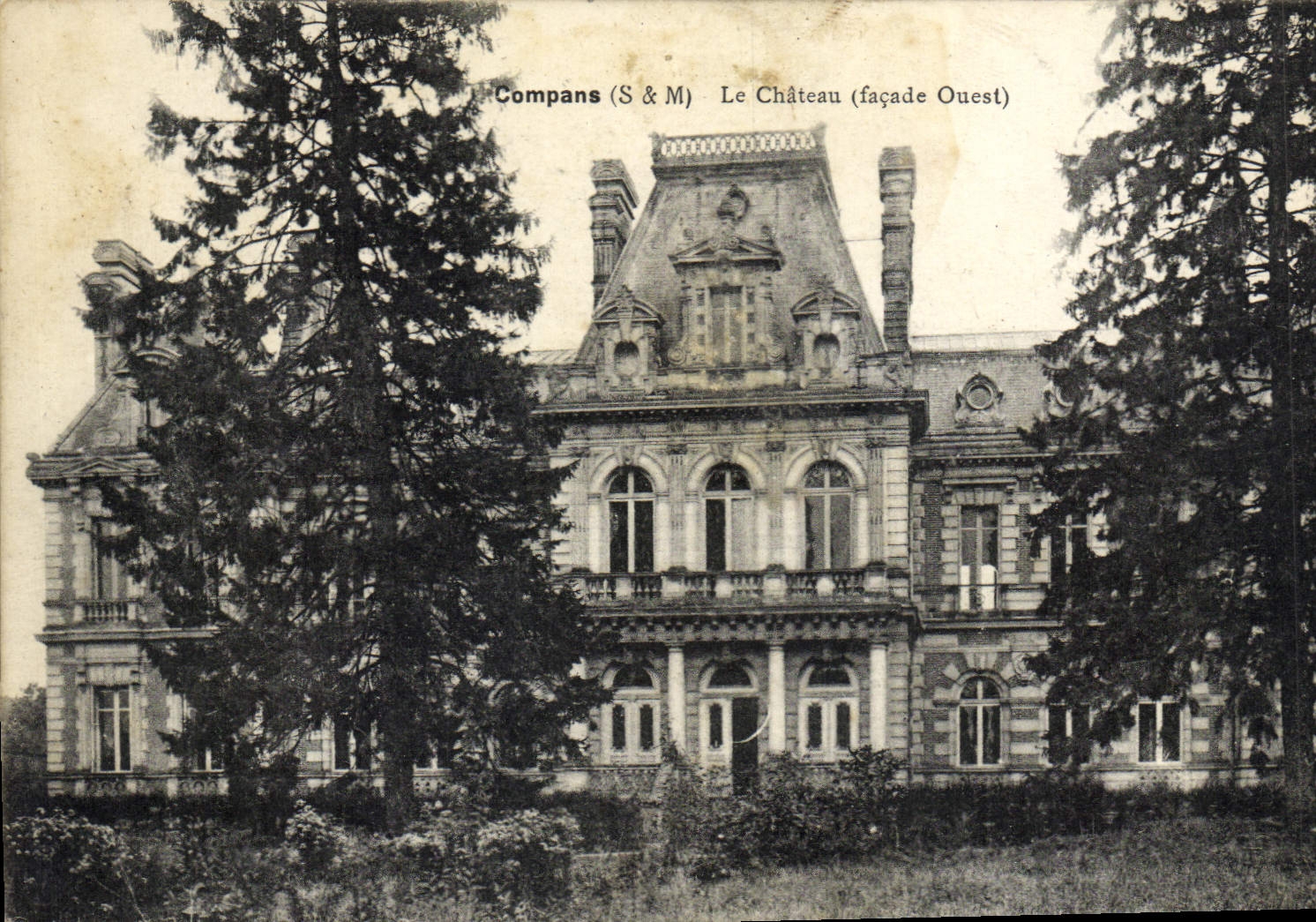 VINTAGE POSTCARD Compans the Castle