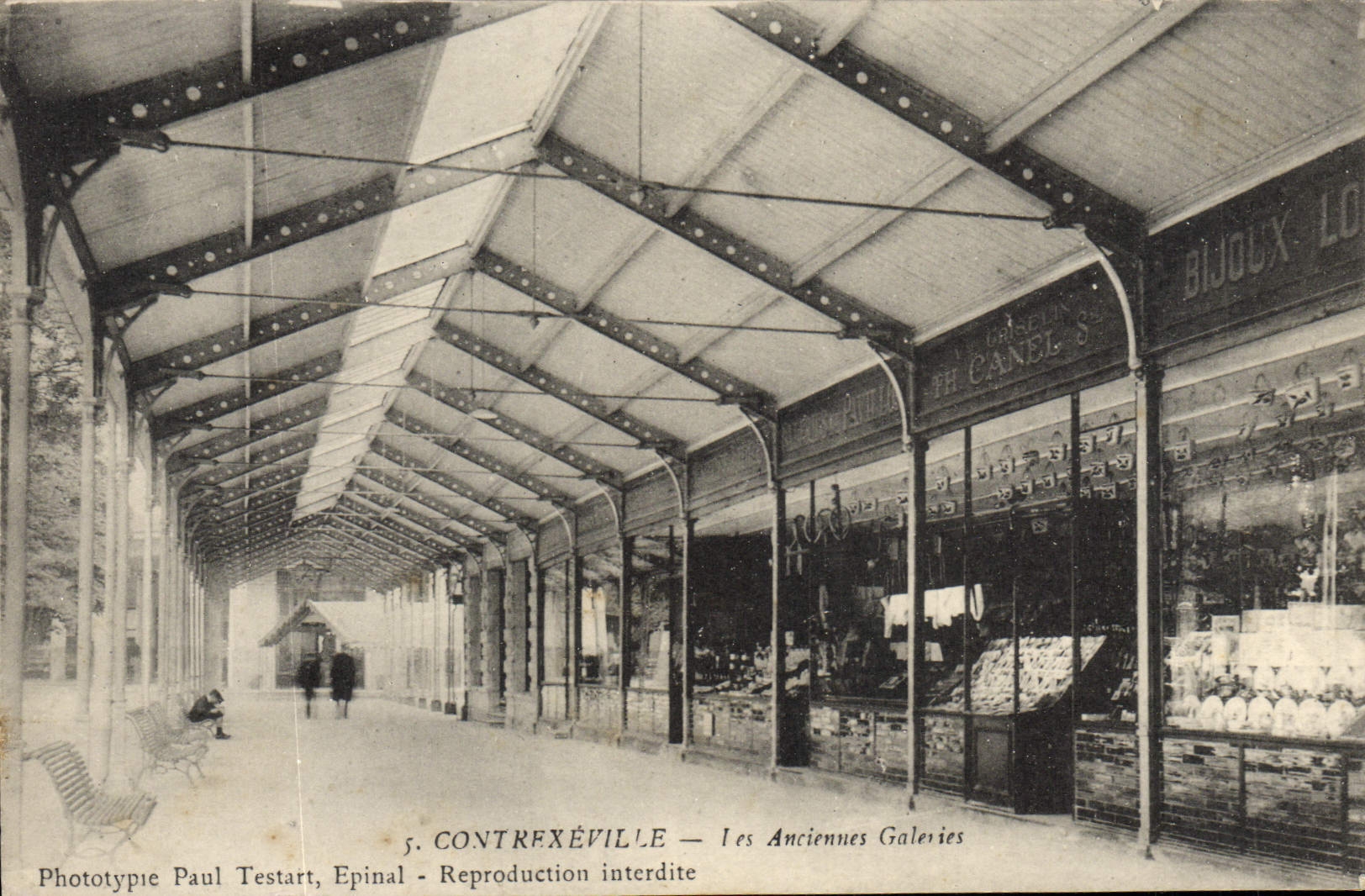Galerías viejas de Contrexevilie de la POSTAL de la VENDIMIA