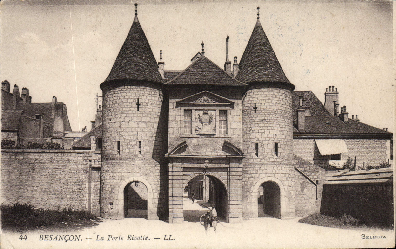 VINTAGE POSTCARD Besancon the Rivotle Gate