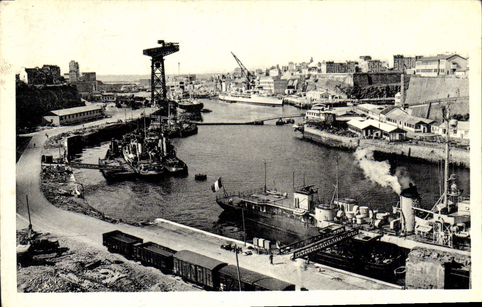 MODERN CARD Brest Seen on the port Boats